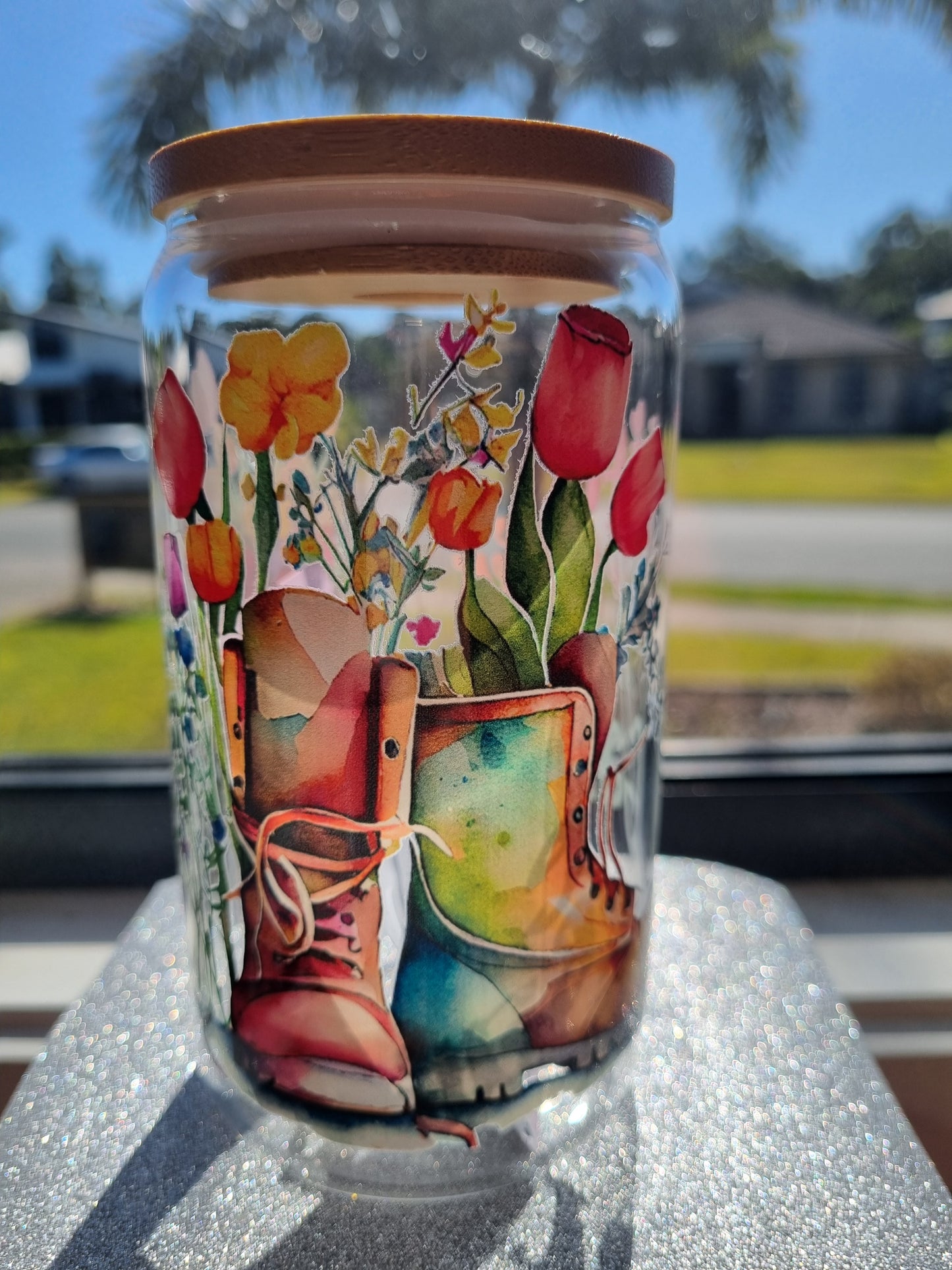 "Life is better in the Garden" Glass Tumbler with Bamboo Lid.