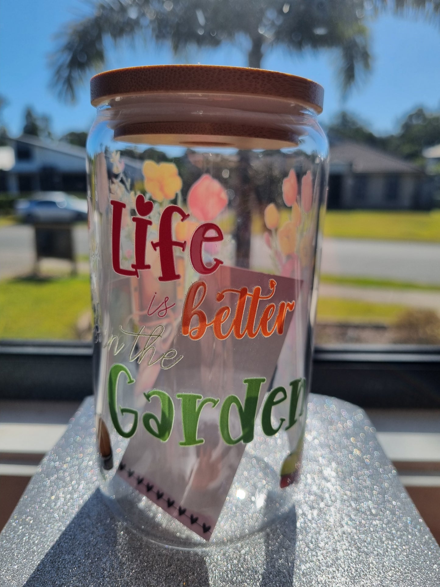 "Life is better in the Garden" Glass Tumbler with Bamboo Lid.